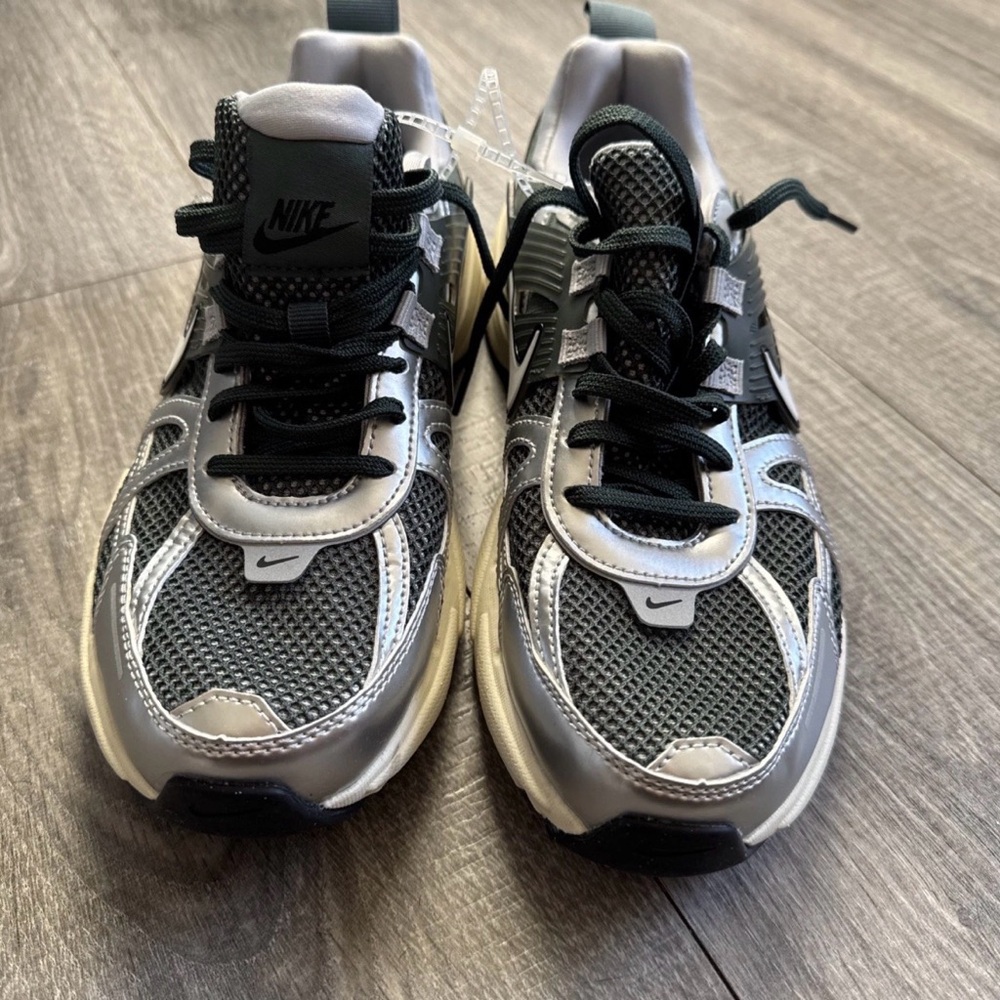 Nike Men's V2K Run Shoes Size 8.5 HJ4497-300